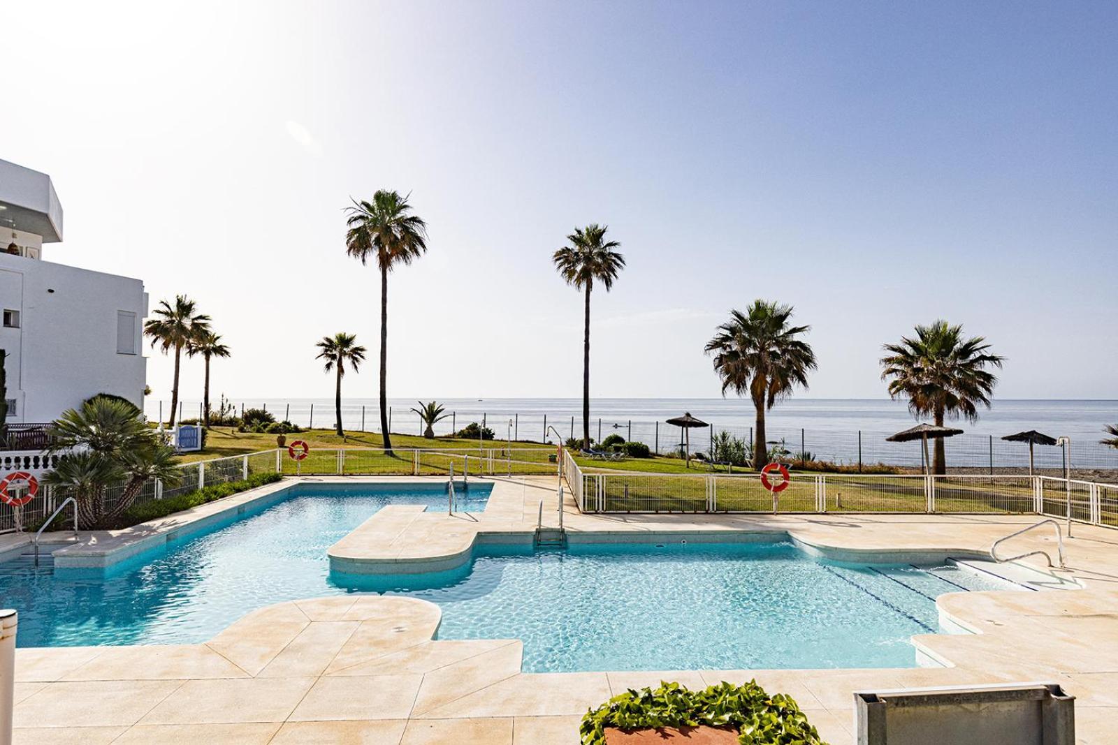 Sunrise Beach Front - Casares Del Mar Luaran gambar