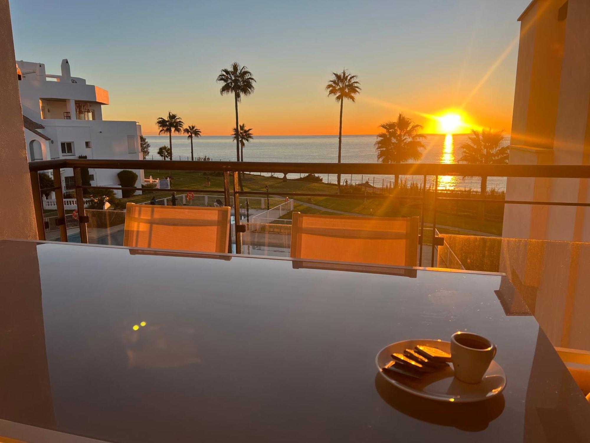 Sunrise Beach Front - Casares Del Mar Luaran gambar