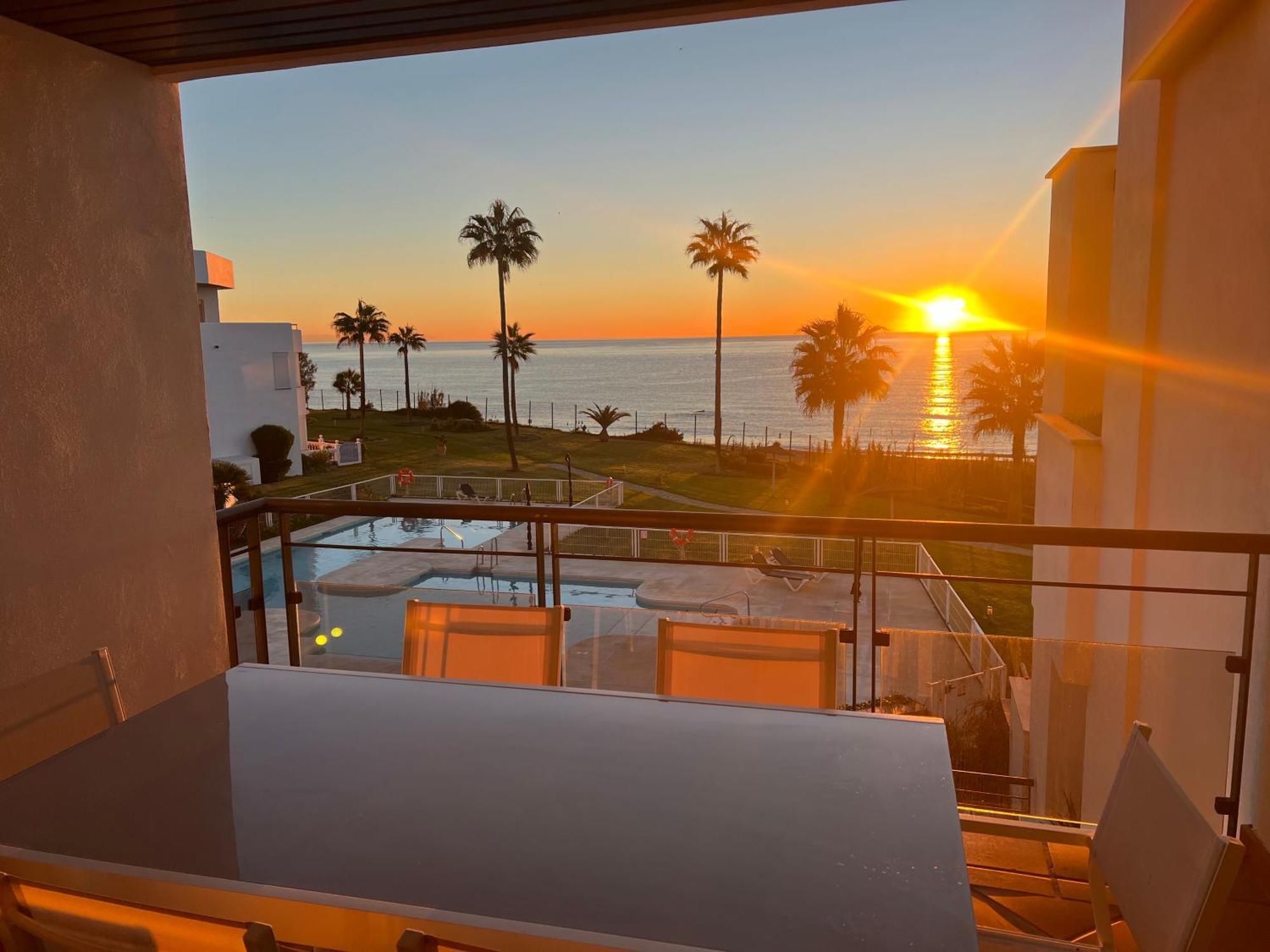 Sunrise Beach Front - Casares Del Mar Luaran gambar