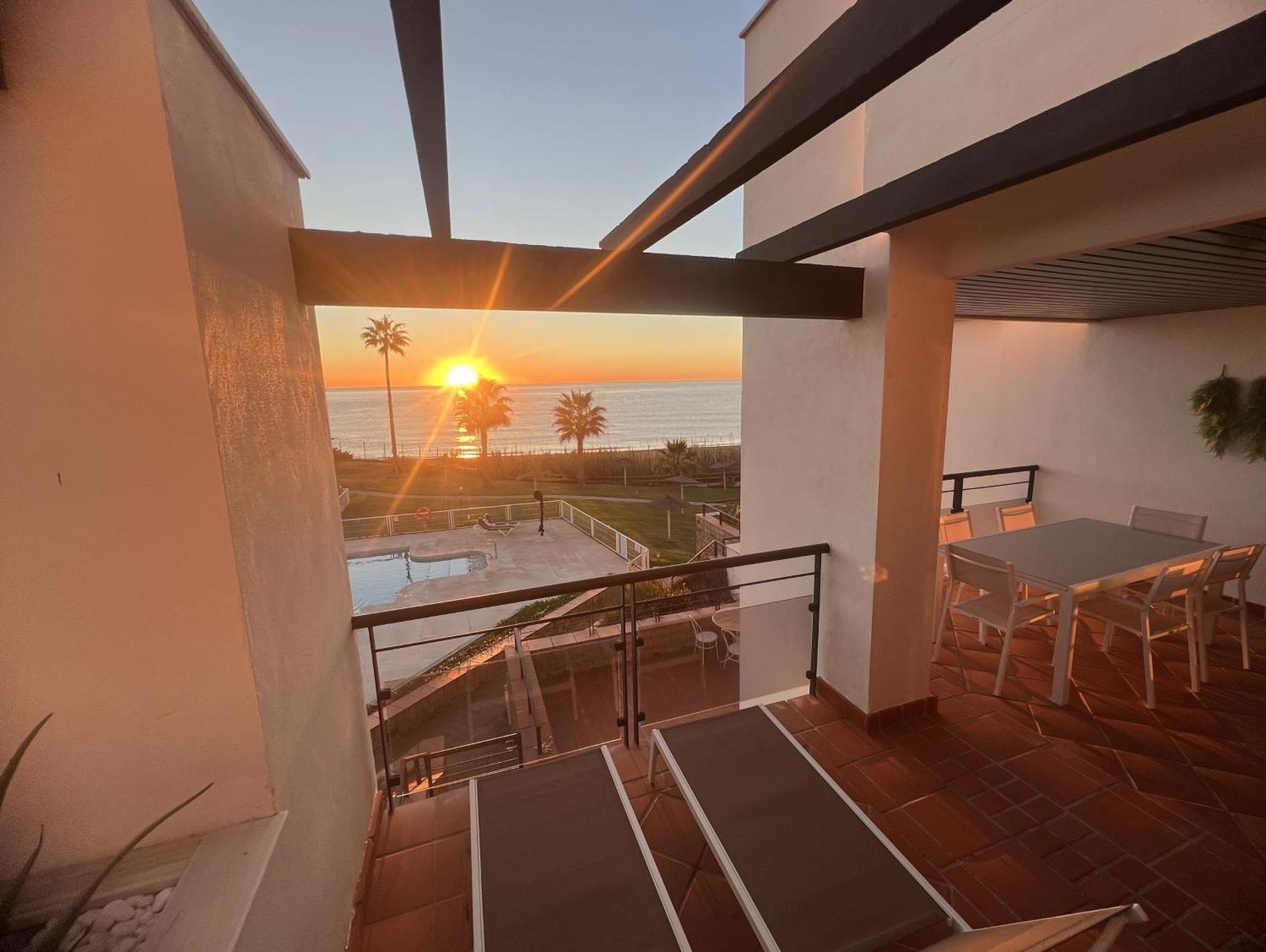 Sunrise Beach Front - Casares Del Mar Luaran gambar